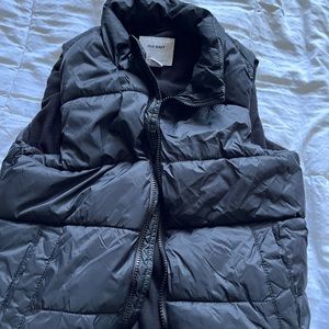 Kids puffer vest size 8 black